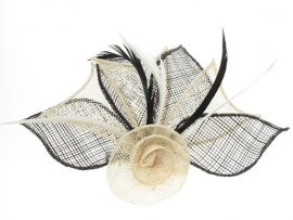 Sinamay Bloem Fascinator Beige & Zwart