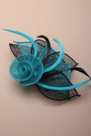 Sinamay Bloem Fascinator Turquoise & Zwart