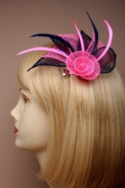 Sinamay Fascinator Fuchsia & Blauw