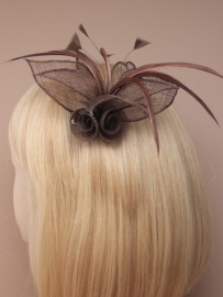 Donker Bruine Sinamay Fascinator