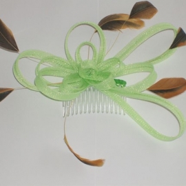 Groene Fascinator met Bruine Veertjes