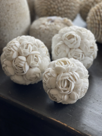 Witte schelp decoratie ballen bloem