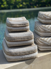 Kralen offermand   naturel/ wit.    streep Laag model 26N7