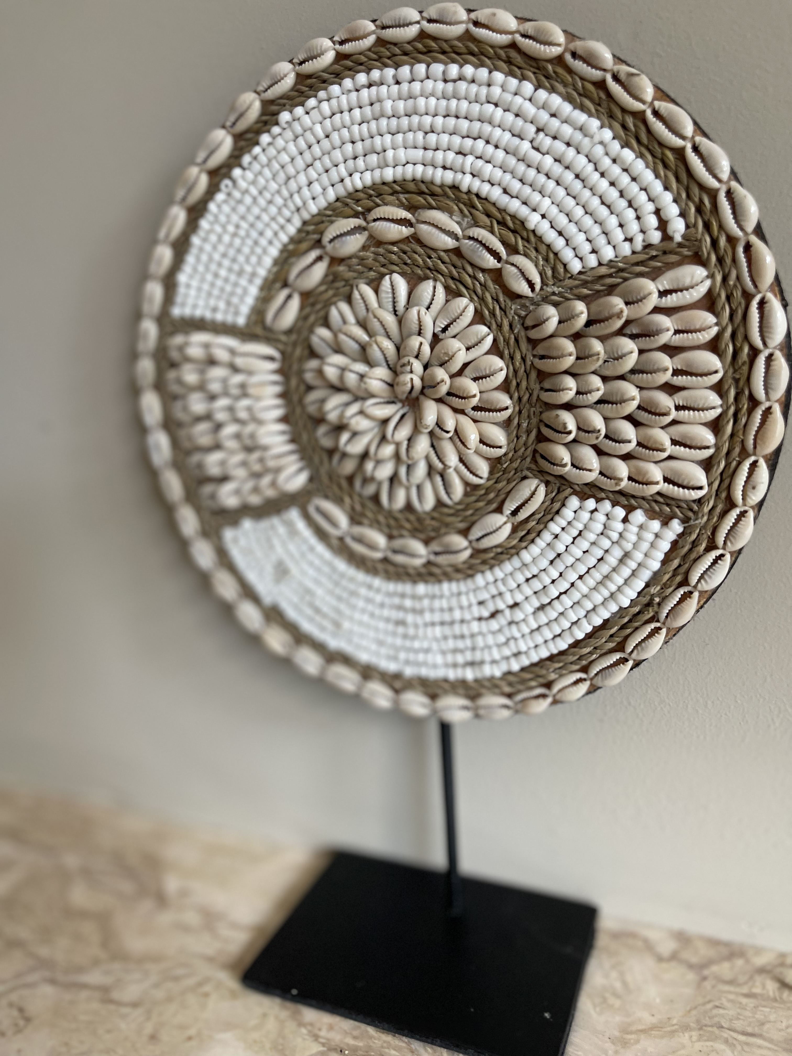 Kralen schelpen ornament met standaard Beaded Schield model 6