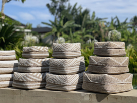 Kralen offermand   naturel/ witte  kruisstreep Laag model 26N8