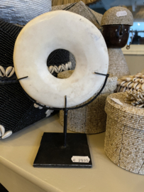 Stone Ornament op standaard 12 cm doorsnede
