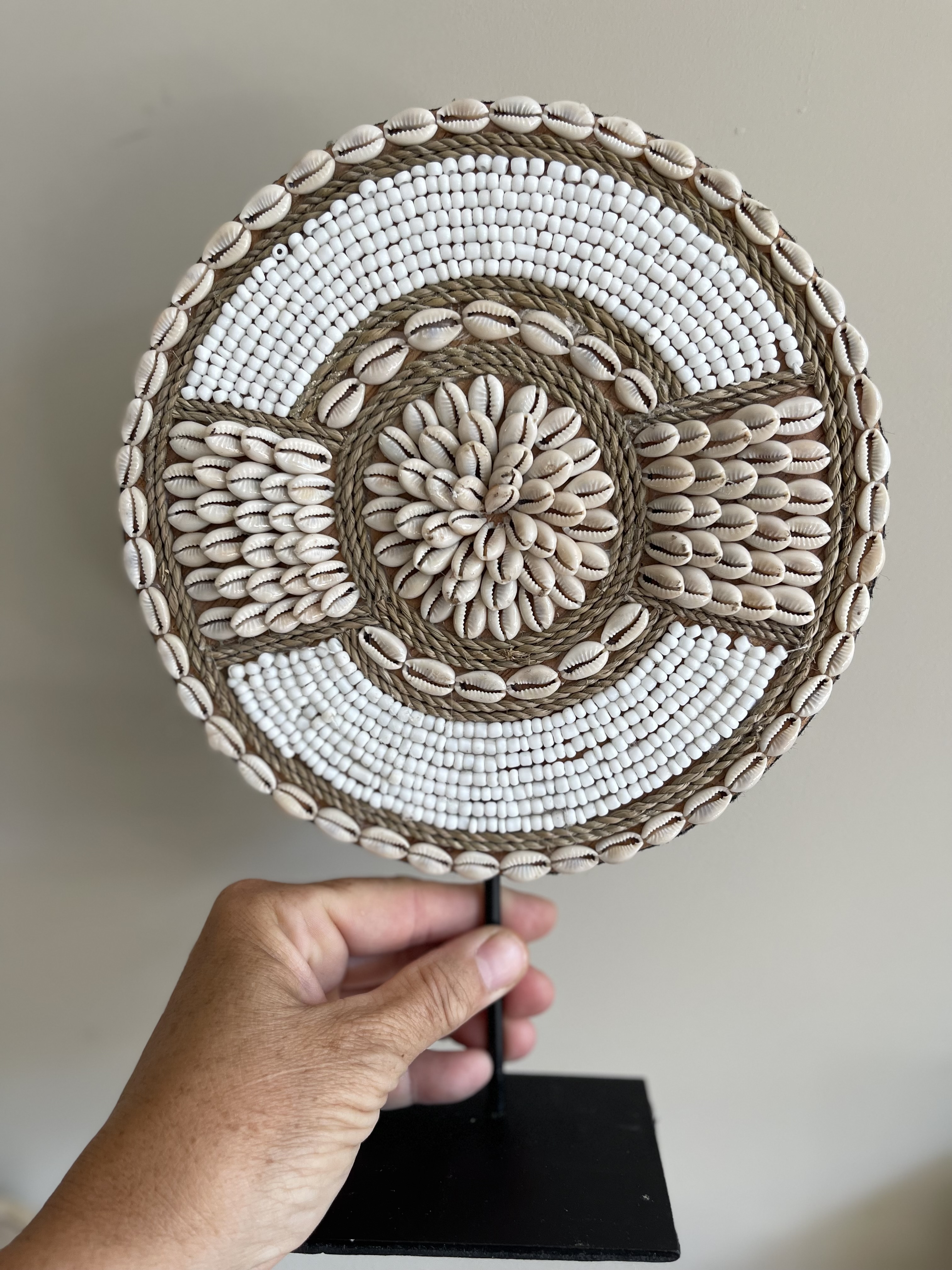 Kralen schelpen ornament met standaard Beaded Schield model 6