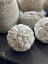 Witte schelp decoratie ballen bloem