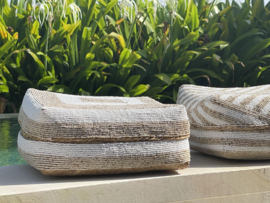 Kralen offermand   naturel/ wit.    streep Laag model 26N7