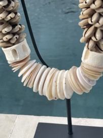 Cowrie schelpen ornament met coins