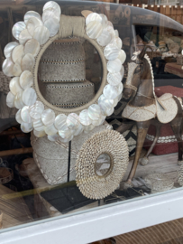 Grote Parelmoer Schelpenketting ornament op voet