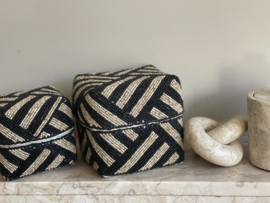 Balinese Kralen offermand Naturel/zwarte patroon verkrijgbaar in 2 maten