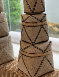 Kralen offermand   zwart/naturel hoog model