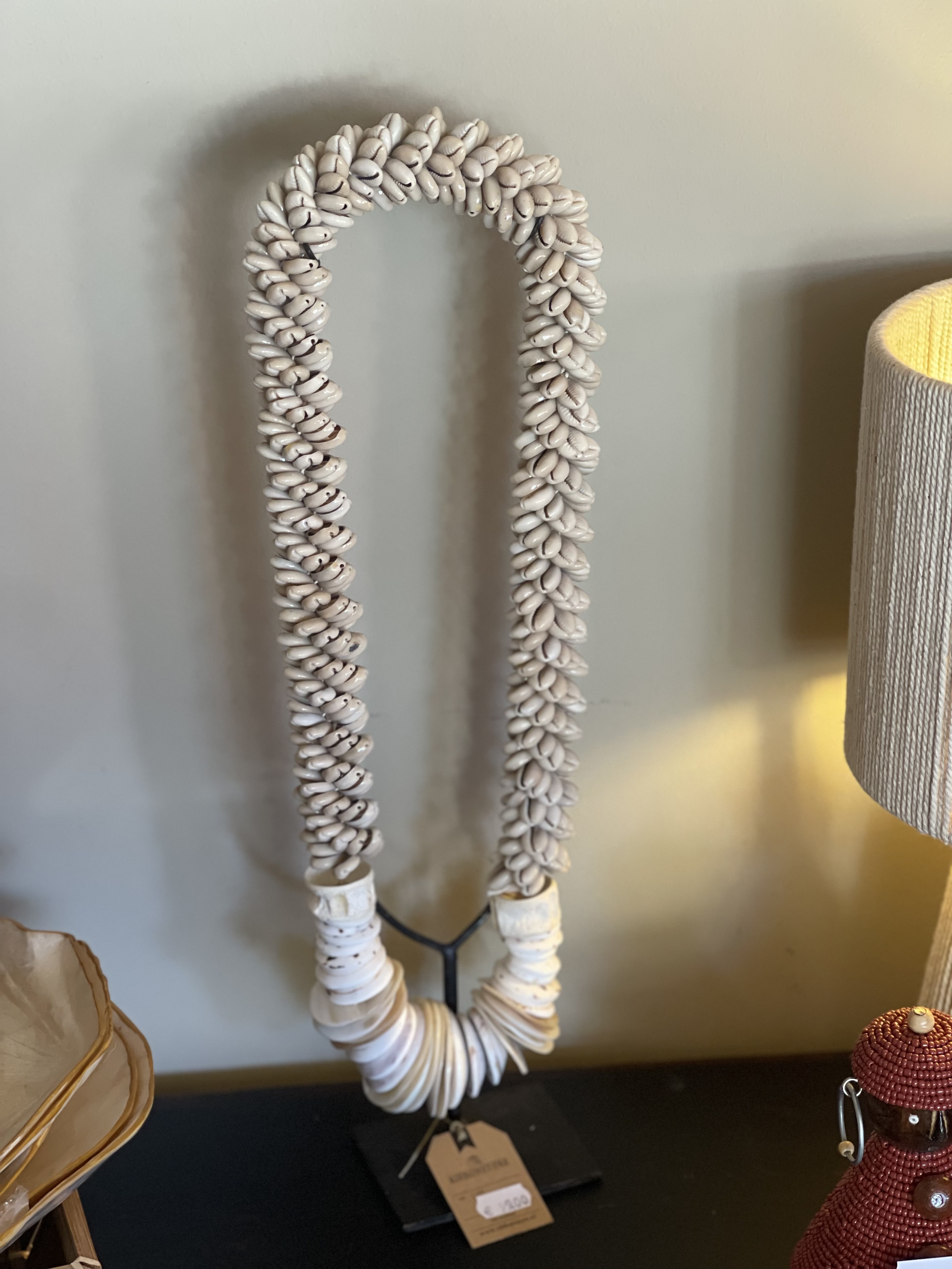 Cowrie schelpen ornament met coins