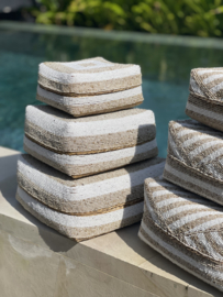 Kralen offermand   naturel/ wit.    streep Laag model 26N7