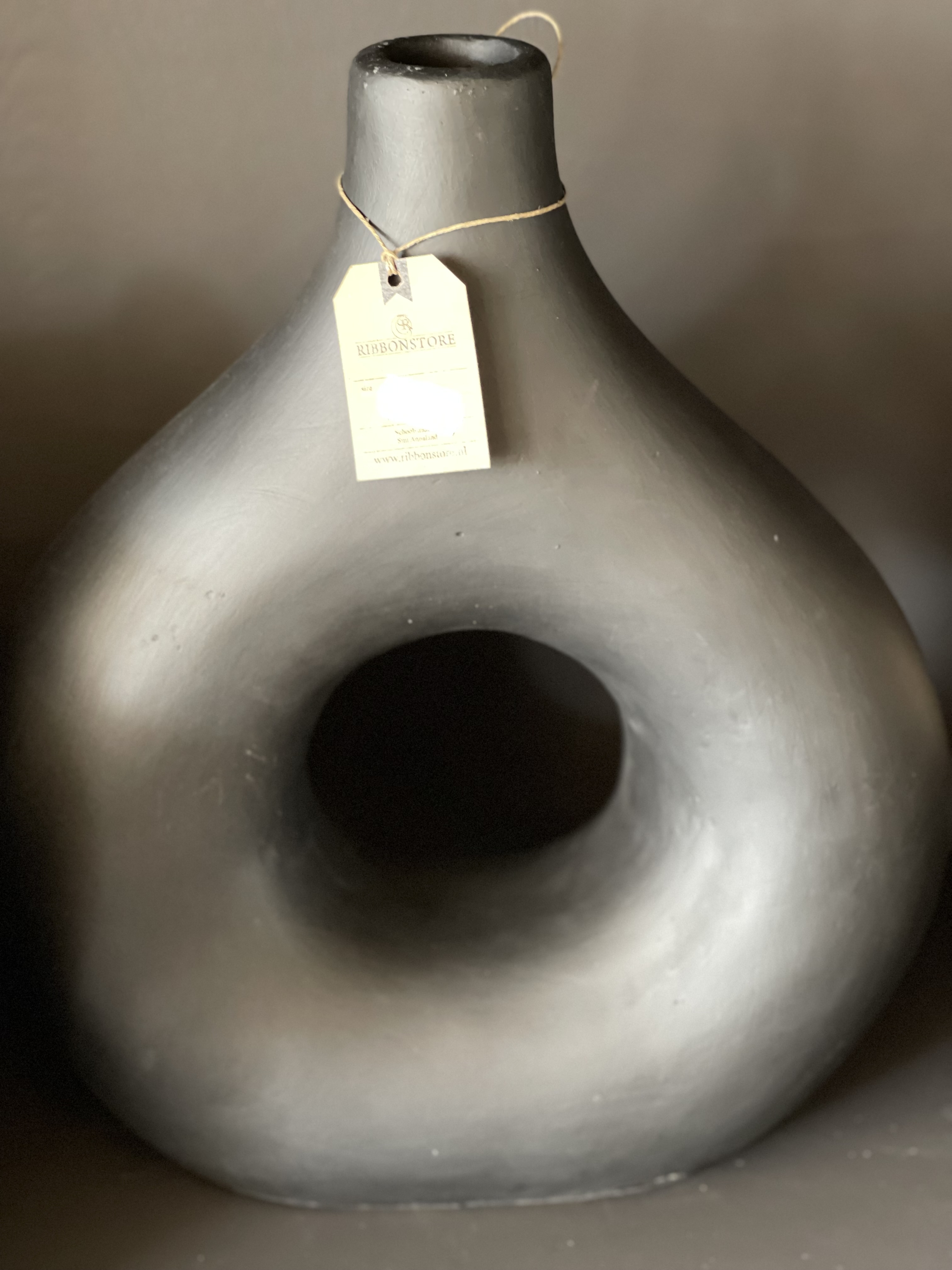 Ar 2  vaas donut  zwart