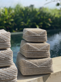 Kralen offermand   naturel/ witte  kruisstreep Laag model 26N8