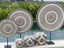 Balinese Kralen offermand streep  wit/naturel verkrijgbaar in 3 maten