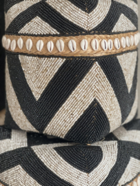 Kralen offermand   zwart/naturel hoog model