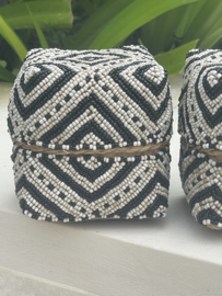 Balinese Kralen offermand  zwart/zand