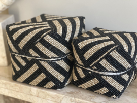 Balinese Kralen offermand Naturel/zwarte patroon verkrijgbaar in 2 maten