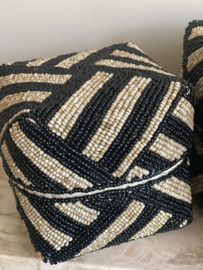 Balinese Kralen offermand Naturel/zwarte patroon verkrijgbaar in 2 maten