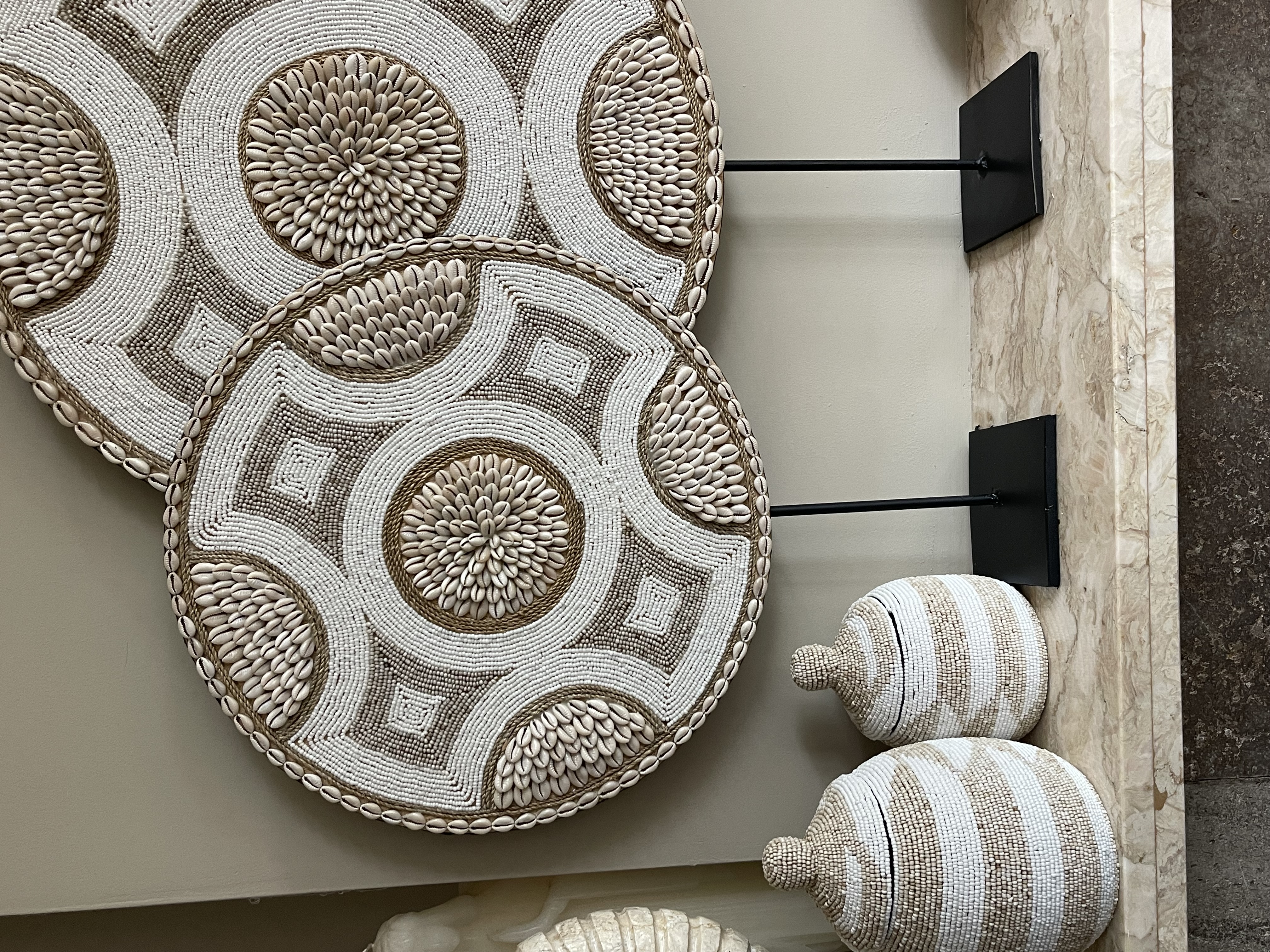 Kralen schelpen ornament met standaard , beaded shield model 3