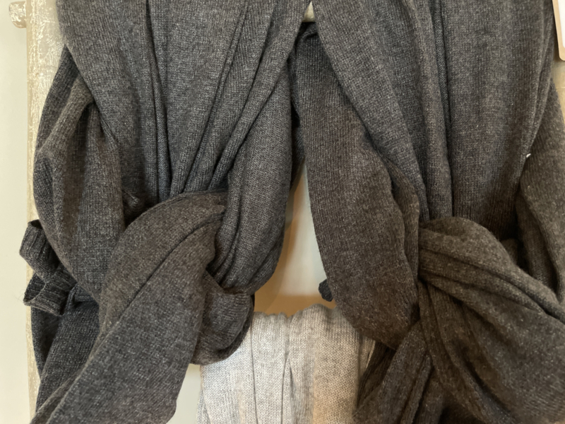 Knitted Cashmere scarfs / gebreide cashmere shawls