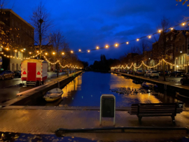 Gracht in Amersfoort verlicht met prikkabels