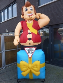 Jarige Job opblaas figuur 3,5 mtr hoog