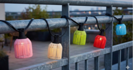 Prikkabel compleet met gekleurde rotan lampenkapjes