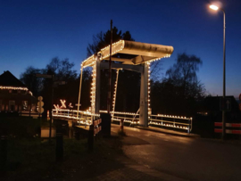 Brug verlicht in Oranjedorp