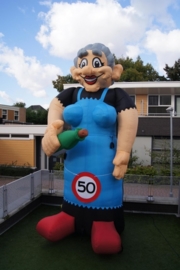 Sarah opblaas figuur 50 jaar, 4,3 mtr hoog !