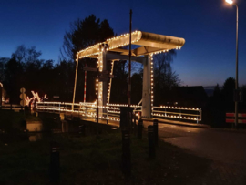 Brug verlicht in Oranjedorp