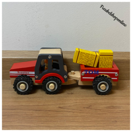 Houten tractor met aanhanger en speelfiguren - hooibalen