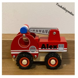 Houten brandweerauto met rubberen wielen (met naam)