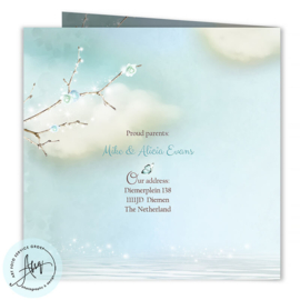 Sprookjes geboortekaartje ooievaar met baby in blauw doek - GB784B