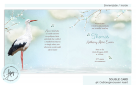 Sprookjes geboortekaartje ooievaar met baby in blauw doek - GB784B