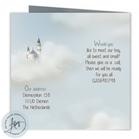 Sprookjesachtig geboortekaartje jongen op wolk met kasteel - GB457