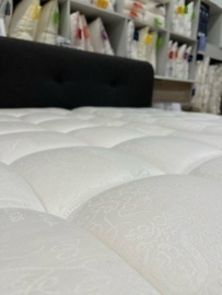 Boxspringset Eastborn Moss met simmons matrassen 180 x 210