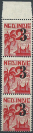 Nederlands Indië 319 PM als 322 in strip van 3 Postfris