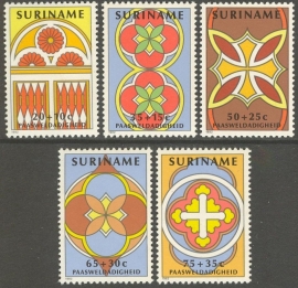 Suriname Republiek 291/295 Paasweldadigheid 1982 Postfris