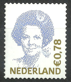 Nvph 2041A € 0,78  Beatrix Gestanst met grotere witte vlek in het kapsel Postfris