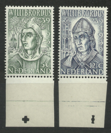 Nvph 323/324 Willibrordus Postfris met Knip (1)