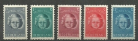 Nvph 444/448 Kinderzegels 1945 Postfris