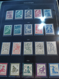 Collectie Kinderpostzegels (1924/2002) in Importa album Postfris