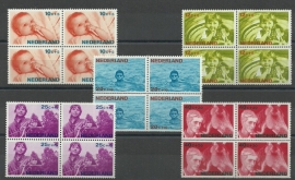 Nvph 870/874 Kinderzegels 1966 in Blokken Postfris