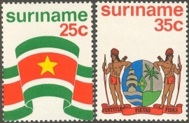 Suriname Republiek  17/18 Vlag & Wapen 1976 Postfris