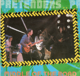 PRETENDERS - MIDDLE OF THE ROAD