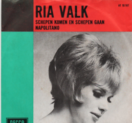 RIA VALK - SCHEPEN KOMEN EN SCHEPEN GAAN